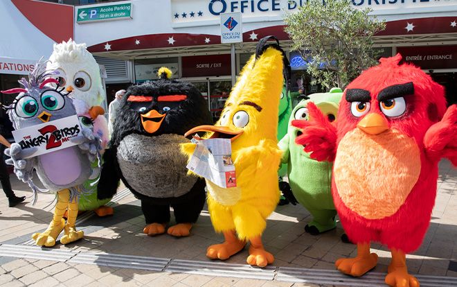 Angry Birds 2 quảng bá tại LHP Cannes 2019, chim điên và lợn gây náo loạn thảm đỏ vì quá đáng yêu