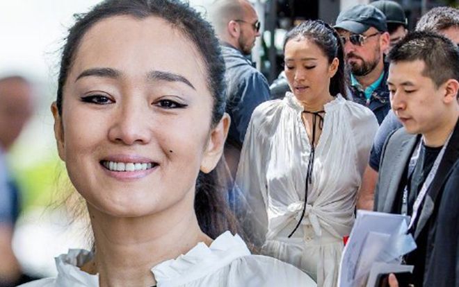 Ở tuổi 53 Củng Lợi tái hôn cùng nhà soạn nhạc người Pháp nổi tiếng 71 tuổi