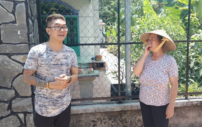 Ca sĩ Khánh Đơn và Youtuber xuống tận hiện trường 2 thi thể trong khối bê tông để quay clip, chụp hình