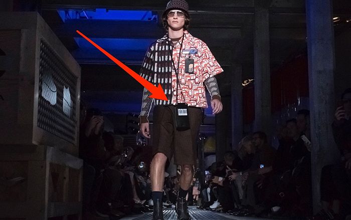 Làng thời trang thế giới đang phát cuồng vì những chiếc ốp đeo smartphone như thế này, bạn đã 'bắt trend' chưa?