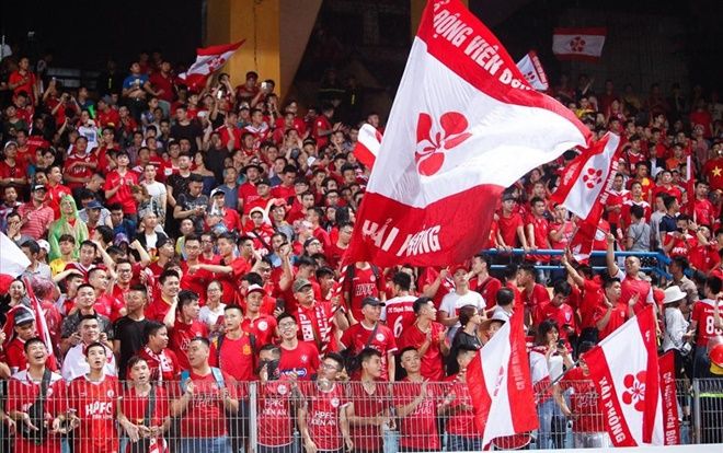CĐV Hải Phòng 'đòi xử' trọng tài: Bóng đá Việt Nam lại nổi tiếng vì xấu xí!