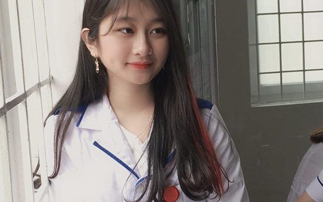 Lại thêm một nữ điều dưỡng xinh đẹp khiến các chàng trai phải xin nơi công tác để đến khám bệnh