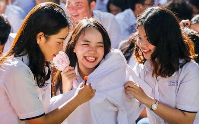 Xúc động 'Lễ tri ân và trưởng thành' đầy nước mắt của học sinh trường THPT chuyên Lê Hồng Phong