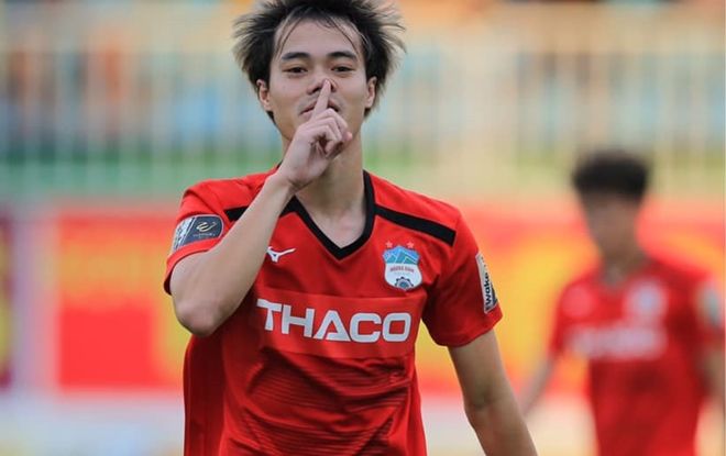 Clip Văn Toàn đánh đầu đẳng cấp gỡ hòa cho CLB HAGL