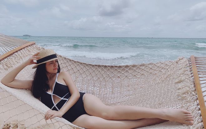 Ngắm Phạm Quỳnh Anh mặc áo tắm ta càng tin vào triết lý: Phụ nữ đẹp nhất khi không thuộc về ai!