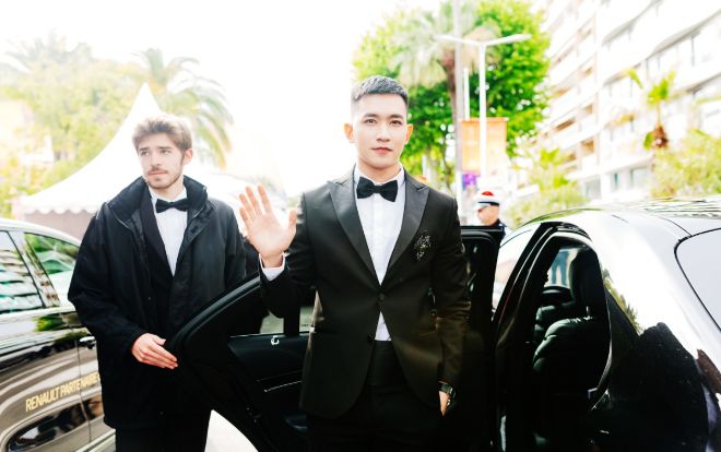 Người mẫu Võ Cảnh lịch lãm, phong độ khi lần đầu xuất hiện trên thảm đỏ LHP Cannes