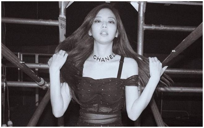 Không khoe thân quá lố, Jennie (BlackPink) vẫn gợi cảm hết nấc với đồ xuyên thấu nhờ vũ khí bí mật