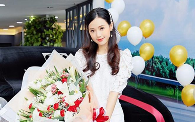 Chẳng cần đại gia, Midu tự tay tậu xế hộp hơn 2 tỷ