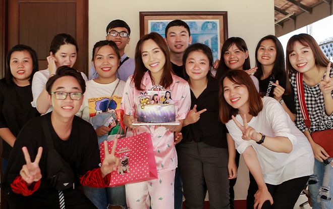 Đang ngủ, Diệu Nhi bị fan 'đột kích' tổ chức sinh nhật