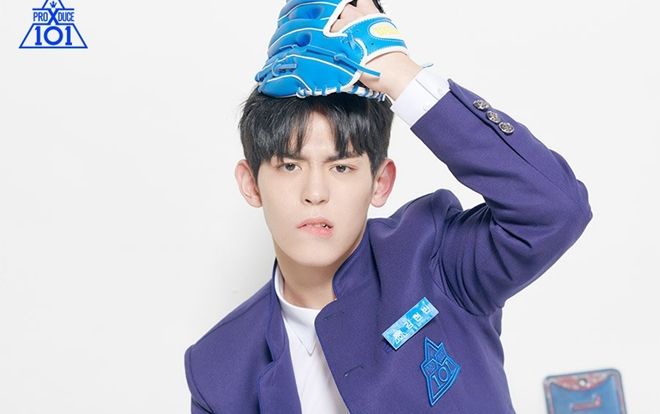 Fan 'đào mộ' ảnh thời thơ ấu của thực tập sinh điển trai Produce X 101 Kim Hyun Bin