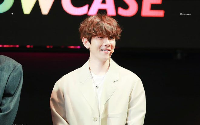 Trên sân khấu cool ngầu là thế, Baekhyun (EXO) khi gặp thần tượng cũng hóa fanboy ngại ngùng như bao người