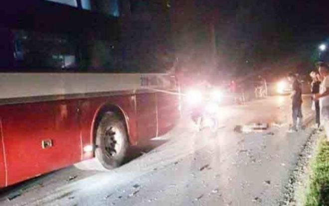 Va chạm với xe khách trong đêm, hai nam sinh lớp 8 tử vong thương tâm