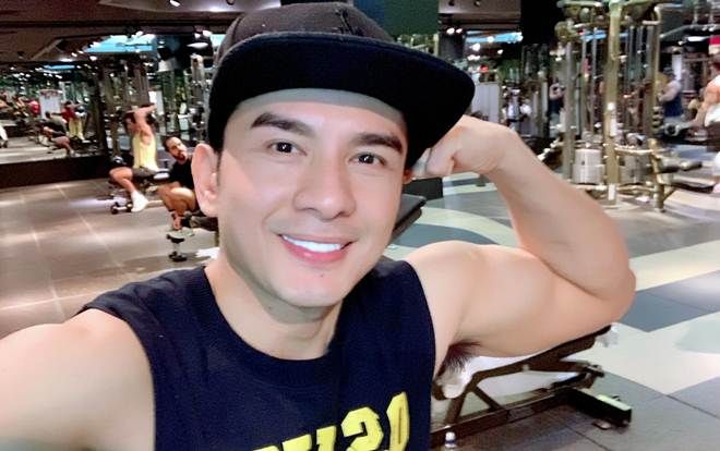 Đan Trường khoe cơ bắp cuồn cuộn, gương mặt 'baby' như trai 20 dù đã ngót nghét 40 tuổi