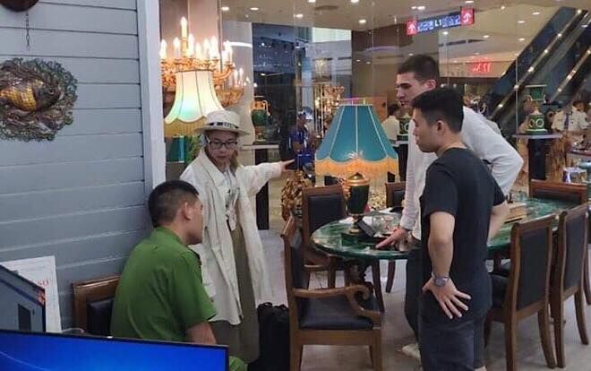 Lo sống ảo, 'hot girl' Bella làm vỡ chiếc bình giá 17 triệu đồng và đổ lỗi cho nhân viên