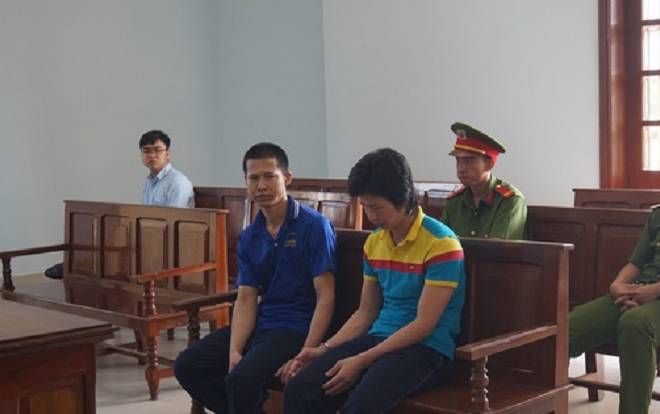 Hai chú ruột dụ dỗ cháu gái 14 tuổi làm chuyện 'người lớn' suốt 2 năm