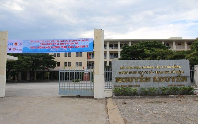 Bị 'tố' phân biệt khi phát giấy chứng nhận khen thưởng in sơ sài trên giấy mỏng, trường THPT tại Đà Nẵng nói gì?