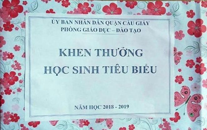 Thưởng học sinh giỏi bằng tiền mặt: Thực dụng hay thực tế?