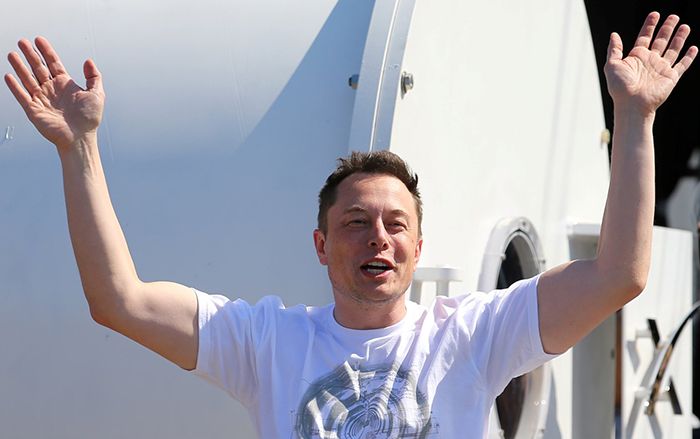 Choáng váng với số tiền CEO Tesla Elon Musk kiếm được trong năm 2018