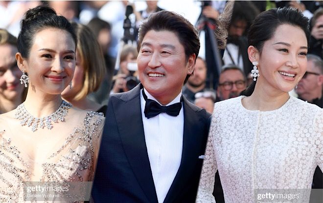 'Ông hoàng bà hậu phòng vé' Song Kang Ho - Chương Tử Di tỏa sáng trên thảm đỏ bế mạc Cannes 2019