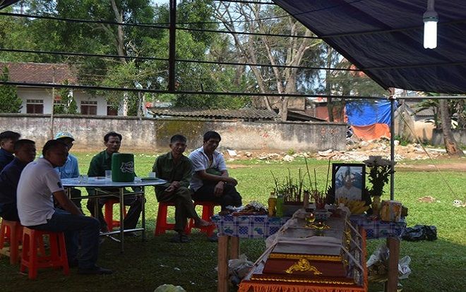 Cự cãi giữa đám cưới, công an viên xã bị họ hàng đâm tử vong tại chỗ