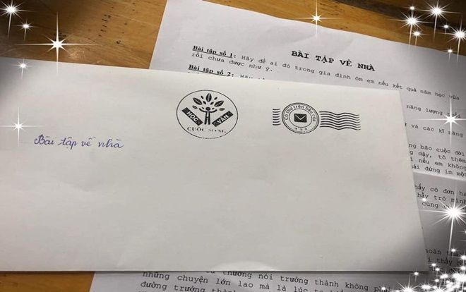 'Nếu em cảm thấy cô đơn hay buồn tủi, hãy hồi tưởng những ký ức dịu dàng của thầy trò mình' và loạt bài tập về nhà khiến nhiều học sinh xúc động