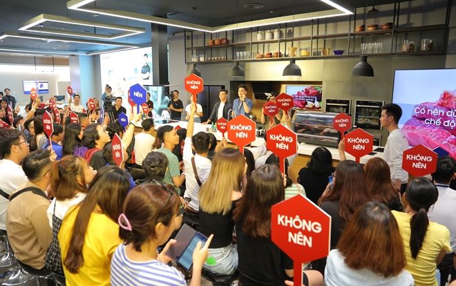 Master trainer hàng đầu của California Wow bật mí bí kíp dinh dưỡng cho 'dáng đẹp eo thon' tại Samsung Showcase