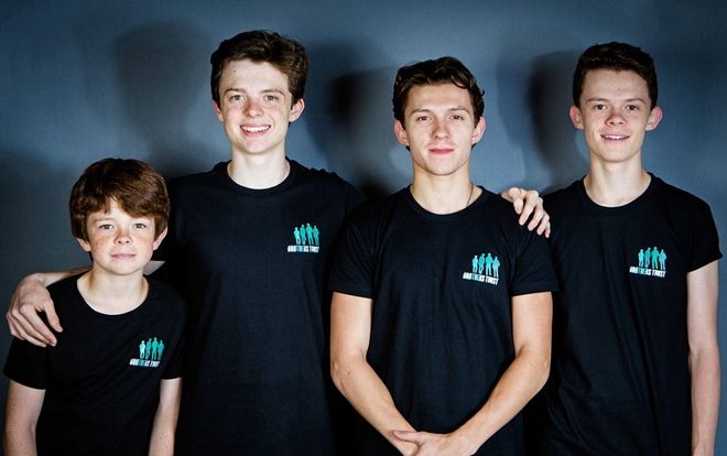 Cực phẩm nhà Tom Holland: Bốn anh em đều đẹp trai phát ngất