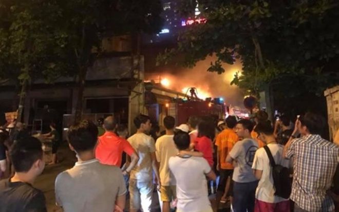 Cháy khu bếp quán bia Hải Xồm, hàng chục thực khách tháo chạy thoát thân