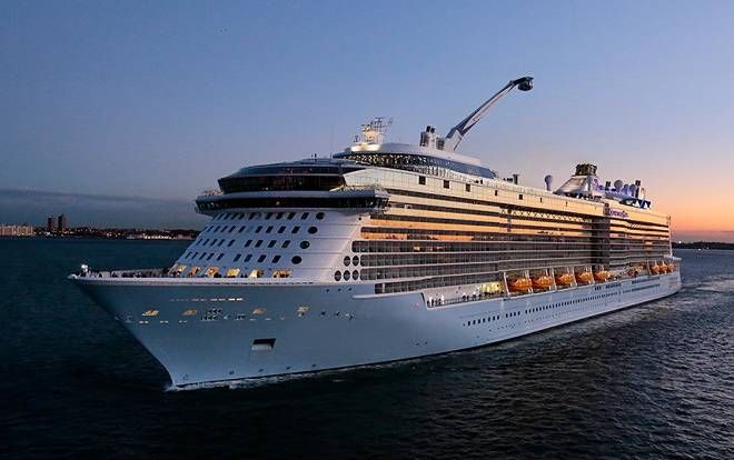 Bên trong siêu du thuyền 940 triệu USD vừa cập bến Việt Nam