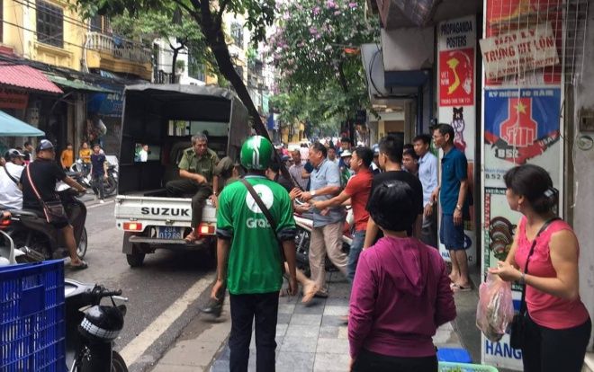 Hà Nội: Cướp 3 khay vàng ngay trước mặt, nam thanh niên liền bị chủ tiệm khống chế