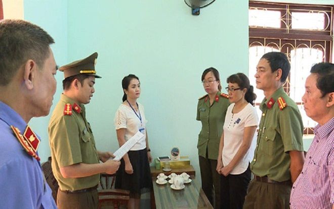 Cả Ban Giám đốc Sở GD-ĐT Sơn La 'nhúng chàm'