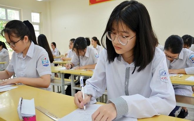 Hơn 160.000 thí sinh Hà Nội và TP HCM thi môn Văn, bắt đầu cuộc đua vào lớp 10 công lập