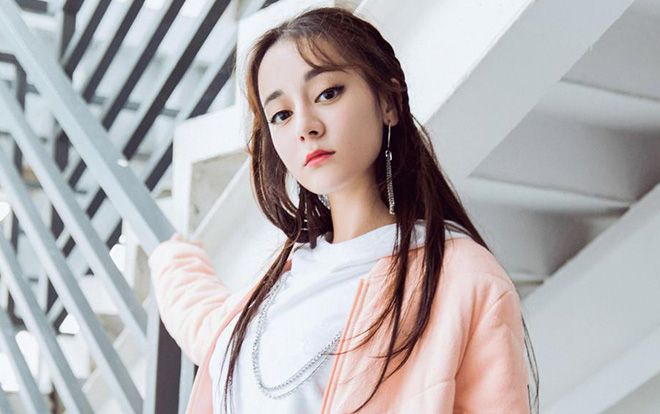 Địch Lệ Nhiệt Ba đang chuyển mình: Từ phim ảnh chuyển sang kéo nhân khí từ show thực tế?