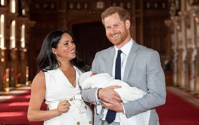 Mất nhiều thư ký riêng, vợ chồng Hoàng tử Harry đăng đàn tuyển trợ lý