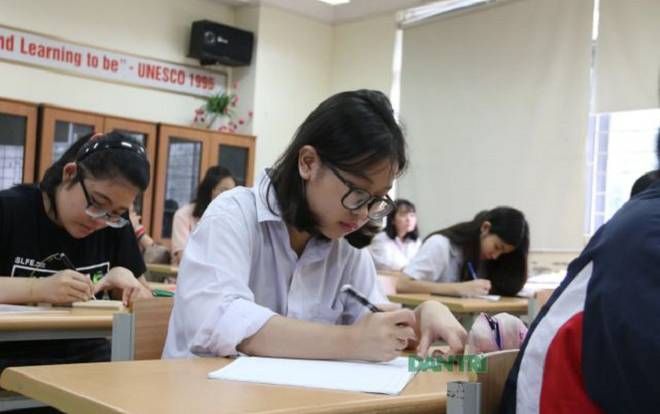 Gần 800 thí sinh bỏ thi trong ngày đầu tiên thi tuyển sinh vào lớp 10 tại TP HCM