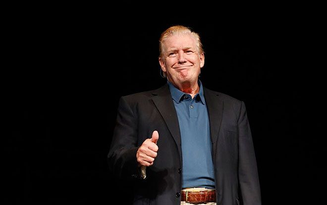 Bỏ kiểu bồng bềnh, tóc mới của ông Trump gây 'bão' mạng xã hội