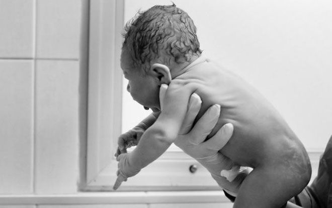 Cặp đôi 4 năm bán 4 người con để lấy tiền ăn chơi