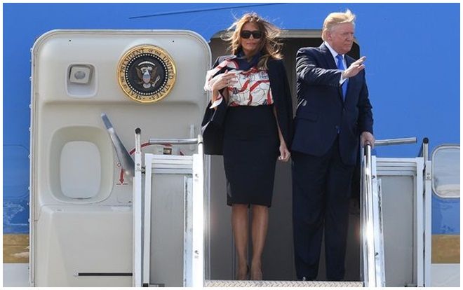 Ngôn ngữ cơ thể vợ chồng Tổng thống Trump sau khi đáp Air Force One tới Anh cho thấy điều gì?