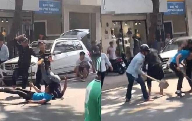 2 thanh niên đi ô tô bị hàng chục giang hồ đánh gục, nằm lê lết giữa đường Sài Gòn