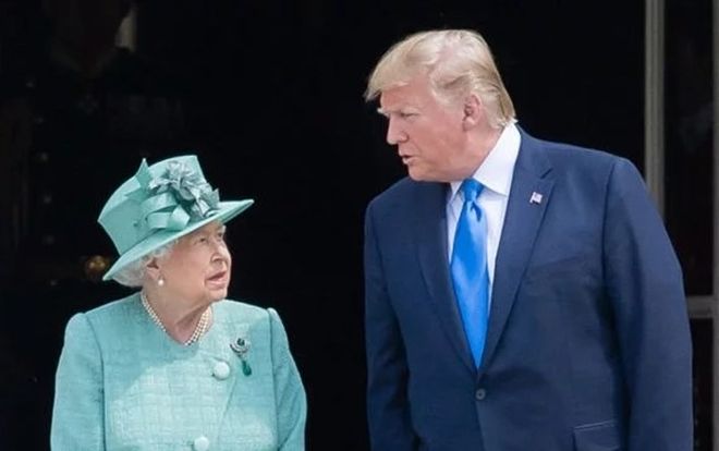 Những chiếc ghim cài áo ẩn chứa thông điệp của Nữ hoàng Anh