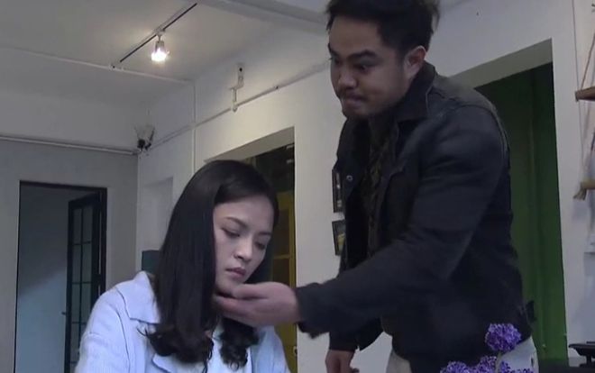 Tập 37 phim 'Về nhà đi con': Cạn tình cạn nghĩa, Thu Huệ viết đơn ly hôn vì lời lăng mạ của Khải