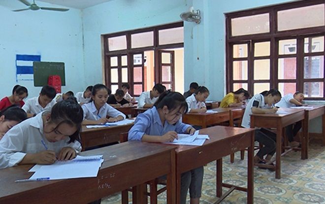 Hơn 6.000 học sinh Quảng Bình thi lại lớp 10 môn Văn: Phụ huynh bức xúc, sẽ kiện nếu kết quả bị điểm thấp