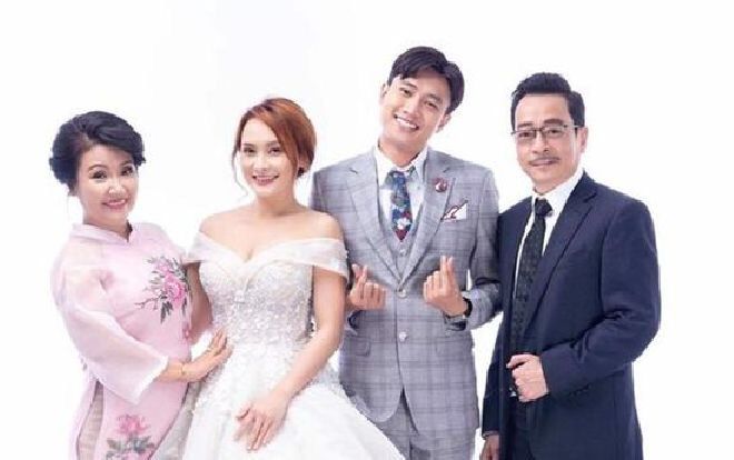 Quốc Trường, Bảo Thanh và đoàn làm phim Về Nhà Đi Con 'đòi' bỏ quay để cổ vũ cho đội tuyển Việt Nam