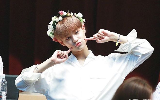 Fan share lia lịa khoảnh khắc: Lee Daehwi (AB6IX) thẳng thắn muốn hẹn hò để… viết lời bài hát tốt hơn