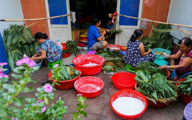Xóm hơn 50 năm làm bánh ú lá tre ngày Tết Đoan Ngọ ở Sài Gòn