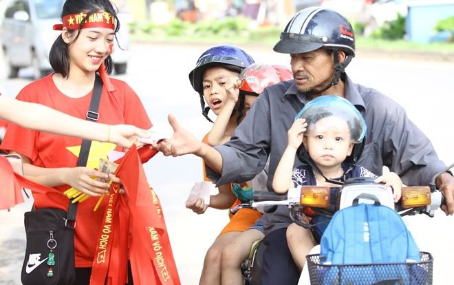 Cờ hoa tràn ngập đường phố Phú Thọ trước trận U23 Việt Nam gặp U23 Myanmar