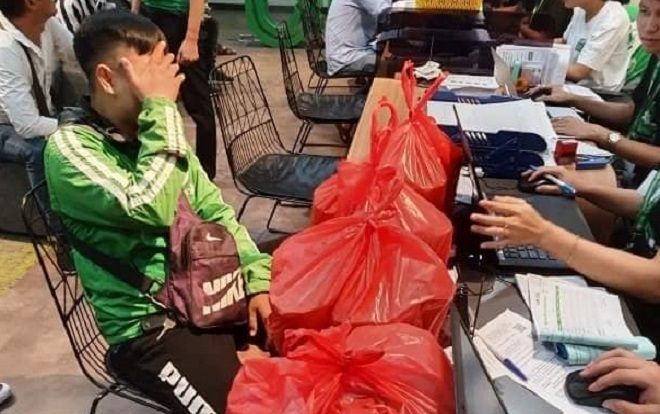 Bùng 20 ly trà sữa hơn 1 triệu đồng còn thách thức: 'Mình bom nha', gái xinh bị dân mạng truy lùng ném đá đến khoá tài khoản