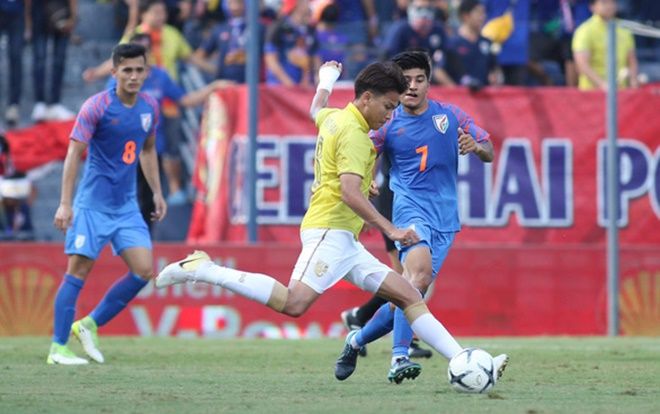 ‘Xấu hổ quá, cầu thủ Thái Lan nên mặc váy thi đấu’