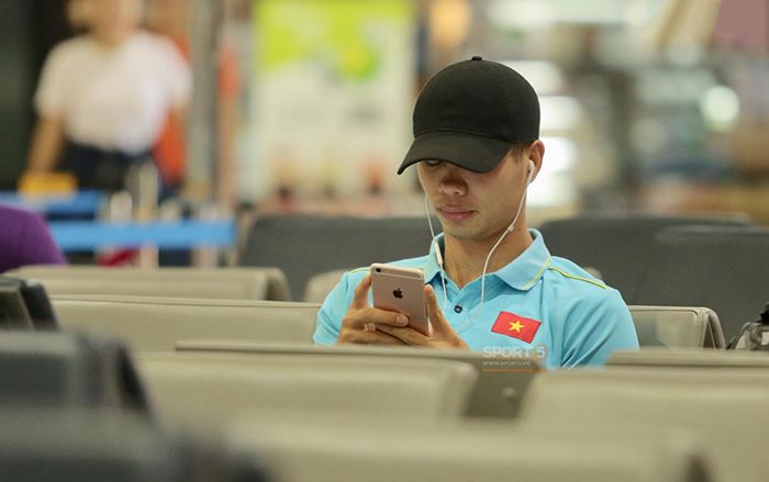 Dù ai nói ngả nói nghiêng, Công Phượng vẫn trung thành với iPhone 6