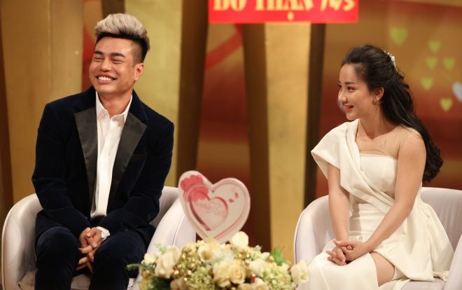 Trước lùm xùm dàn dựng clip bị hành hung, Lê Dương Bảo Lâm từng cùng vợ khoe kỷ niệm tình yêu, đập tan tin đồn '3D' trên truyền hình